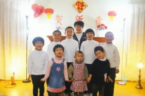 [视频]大密小朋友贺新春